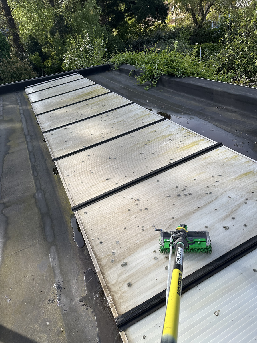 Vieze veranda voor reiniging in Waasland